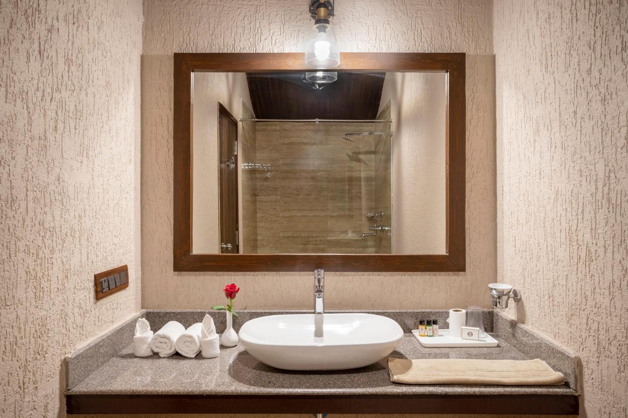 Stone Wood Premier Gokarna Hotel Gokarna  Eksteriør billede