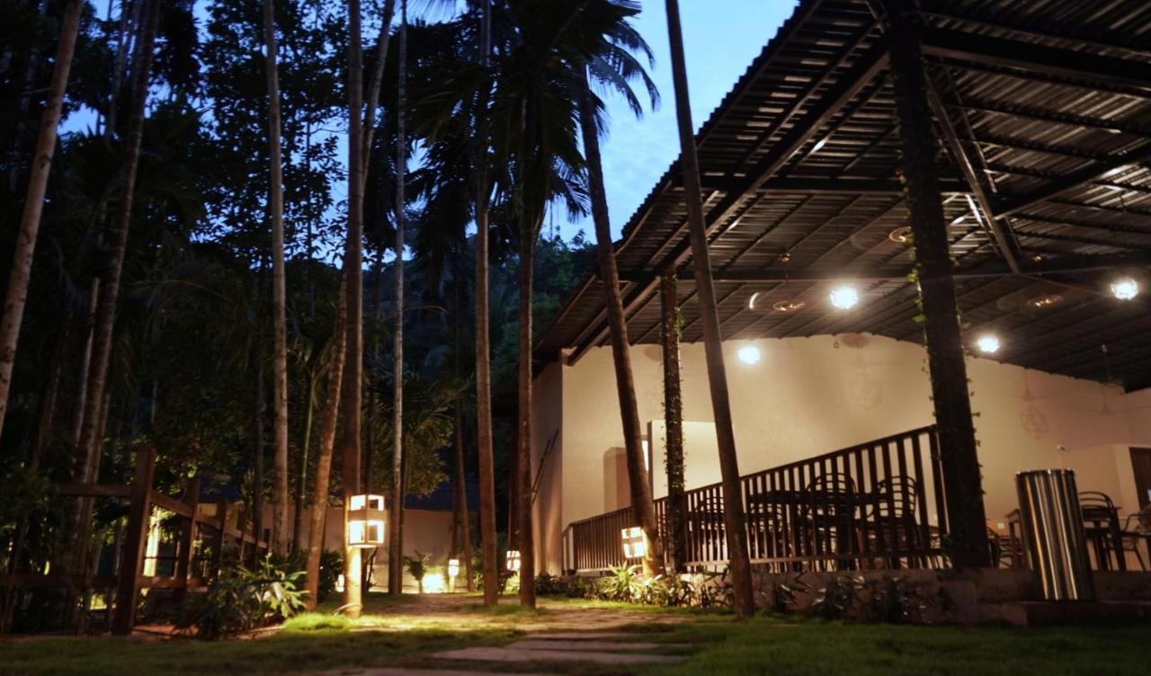 Stone Wood Premier Gokarna Hotel Gokarna  Eksteriør billede